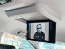 お子様には必需品!!リアモニター付き車です★お気に入りのDVDやテレビを見たり、後部座席の方も飽きることなくロングドライブが楽しめます!(^^)! 付いていると嬉しい装備の1つですね♪♪