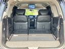 後部座席を倒したトランクルームになります☆そのままでももちろん広いです!ですが、シートを倒すことによってさらに広くなります!!これだったら大きな荷物も載せれますし、たくさんお買い物をしても安心ですね☆