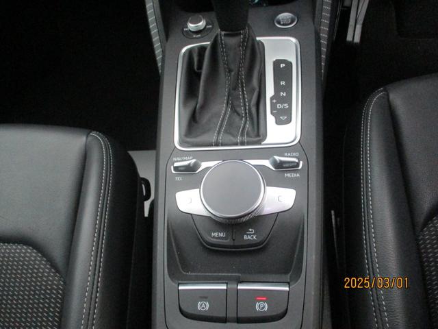 Ｑ２ 　Ｓライン　ワンオーナー車　禁煙車　社外デジタルインナーミラー　パドルシフト　前後ドライブレコーダー　ＥＴＣ２．０　パワーバックドア　フルセグＴＶ　ＣＤ，ＤＶＤ　シートヒーター（13枚目）