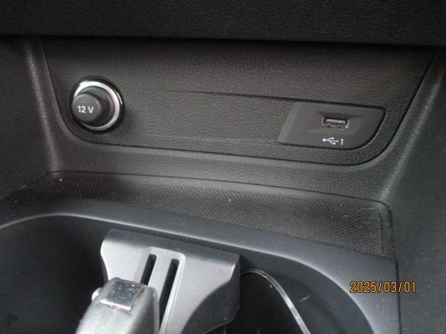 Ｑ２ 　Ｓライン　ワンオーナー車　禁煙車　社外デジタルインナーミラー　パドルシフト　前後ドライブレコーダー　ＥＴＣ２．０　パワーバックドア　フルセグＴＶ　ＣＤ，ＤＶＤ　シートヒーター（14枚目）