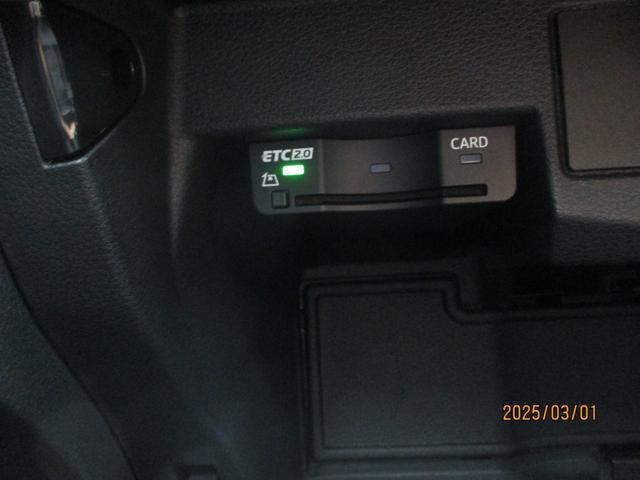 Ｑ２ 　Ｓライン　ワンオーナー車　禁煙車　社外デジタルインナーミラー　パドルシフト　前後ドライブレコーダー　ＥＴＣ２．０　パワーバックドア　フルセグＴＶ　ＣＤ，ＤＶＤ　シートヒーター（20枚目）