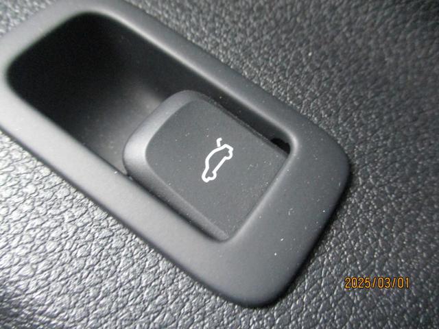 Ｑ２ 　Ｓライン　ワンオーナー車　禁煙車　社外デジタルインナーミラー　パドルシフト　前後ドライブレコーダー　ＥＴＣ２．０　パワーバックドア　フルセグＴＶ　ＣＤ，ＤＶＤ　シートヒーター（23枚目）