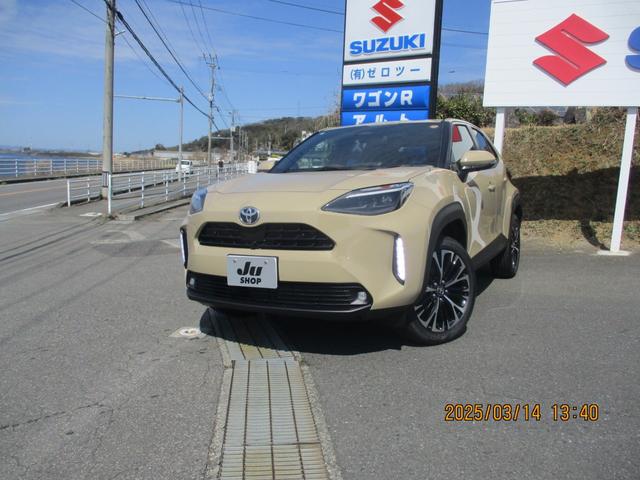 ヤリスクロス Ｚ　登録済み未使用車　ハンズフリーパワーバックドア　ヘッドアップディスプレイ　ディスプレイオーディオ　フルセグＴＶ　フロアマット（2枚目）