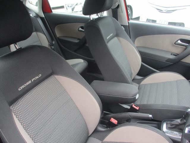 ポロ クロスポロ　クロスポロ（５名）　禁煙車　前後ドライブレコーダー　社外７インチナビ　フルセグＴＶ　バックカメラ（9枚目）