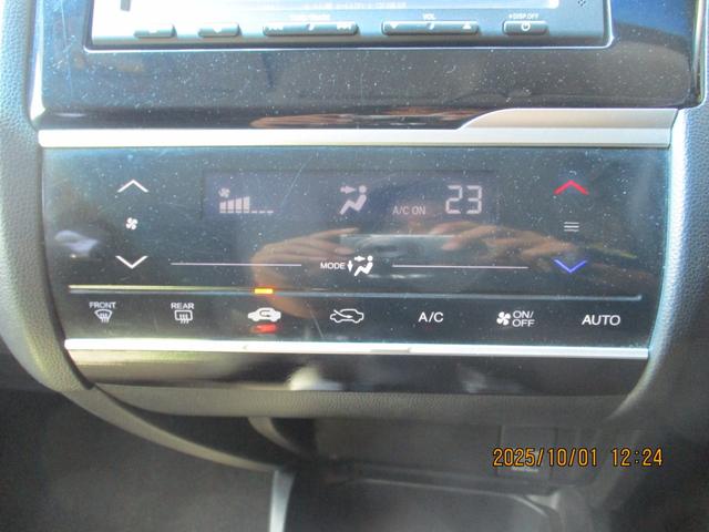 フィット １３Ｇ・Ｌパッケージ　ワンオーナー車　電格ミラー　純正７インチナビ　バックカメラ　ステアリングリモコン（17枚目）