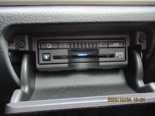 クラウンハイブリッド ロイヤルサルーン　ワンオーナー車　スペアキー　禁煙車　ＥＴＣ　ＣＤ、ＤＶＤ　電格ミラー　プッシュスタート　オートハイビーム　ステアリングリモコン　フルセグＴＶ　バックカメラ　パワーシート　ラゲージトレイ（36枚目）