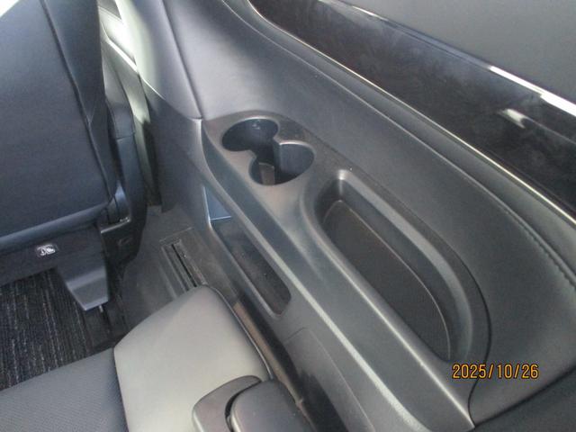 ヴェルファイア ３．５Ｚ　Ｇ　ワンオーナー車　モデリスタエアロ　サンルーフ　電動リアゲート　フリップダウンモニター　ＤＶＤ　ＨＤＭＩ　ＡＣ１００Ｖ　デジタルインナーミラー　フルセグＴＶ　ＴＶキャンセラー　ドライブレコーダー（12枚目）