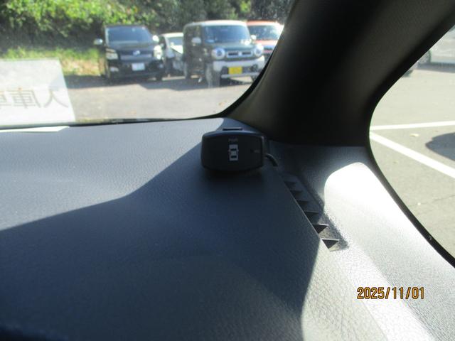 エスクァイア ハイブリッドＸｉ　純正９インチナビ　フリップダウンモニター　両側パワースライドドア　シートカバー　安全装備　プッシュスタート　シートヒーター　オートライト　ステアリングリモコン（26枚目）