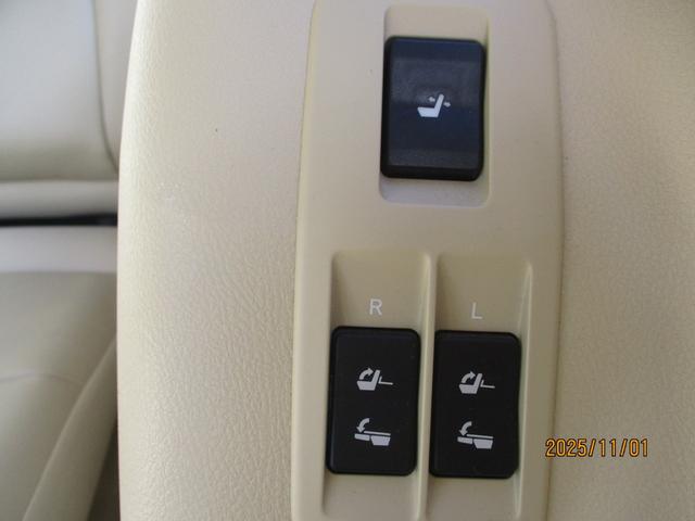 ランドクルーザープラド TX Lパッケージ 禁煙車 ベージュシート 7人乗り パワーシート スペアキー 純正7インチナビ プッシュスタート 電格ミラー ETC(18枚目)