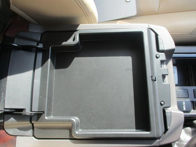 ランドクルーザープラド TX Lパッケージ 禁煙車 ベージュシート 7人乗り パワーシート スペアキー 純正7インチナビ プッシュスタート 電格ミラー ETC(25枚目)