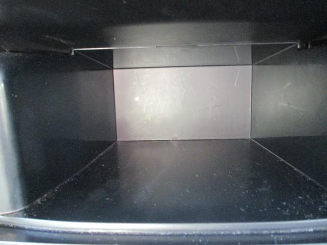 ランドクルーザープラド TX Lパッケージ 禁煙車 ベージュシート 7人乗り パワーシート スペアキー 純正7インチナビ プッシュスタート 電格ミラー ETC(31枚目)