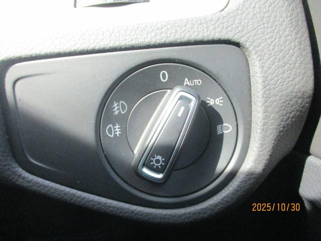 ゴルフ ＴＳＩコンフォートライン　クルーズコントロール　ステアリングリモコン　フルセグＴＶ　プッシュスタート（18枚目）