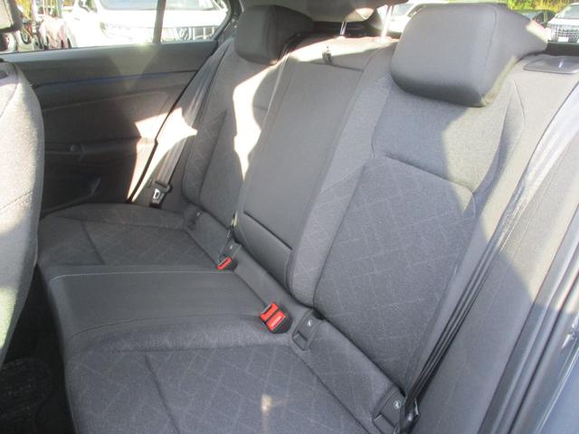 ゴルフ TDIアクティブアドバンス ワンオーナー車 禁煙車 パドルシフト クルーズコントロール ステアリングリモコン クリアランスソナー 全方位カメラ ETC2.0(13枚目)