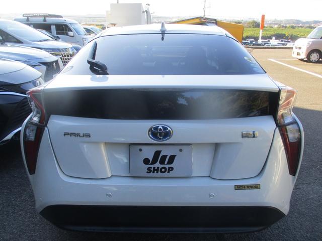 プリウス Ａ　禁煙車　純正９インチナビ　バックカメラ　ＥＴＣ　ＨＵＤ　オートハイビーム　ステアリングリモコン（7枚目）