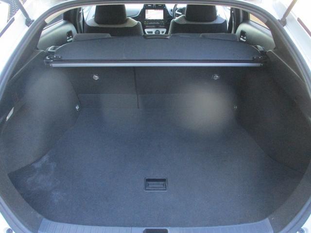 プリウス Ａ　禁煙車　純正９インチナビ　バックカメラ　ＥＴＣ　ＨＵＤ　オートハイビーム　ステアリングリモコン（10枚目）