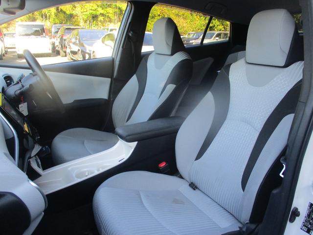 プリウス Ａ　禁煙車　純正９インチナビ　バックカメラ　ＥＴＣ　ＨＵＤ　オートハイビーム　ステアリングリモコン（11枚目）