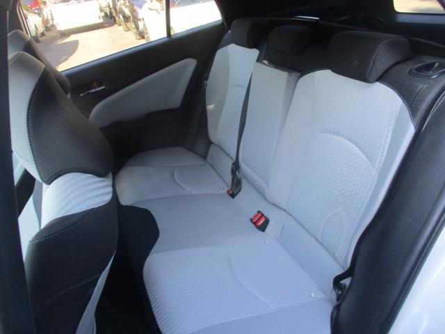 プリウス Ａ　禁煙車　純正９インチナビ　バックカメラ　ＥＴＣ　ＨＵＤ　オートハイビーム　ステアリングリモコン（12枚目）