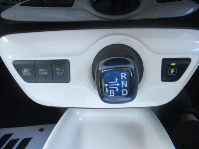 プリウス Ａ　禁煙車　純正９インチナビ　バックカメラ　ＥＴＣ　ＨＵＤ　オートハイビーム　ステアリングリモコン（17枚目）