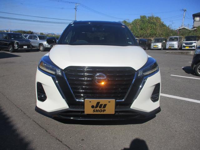 キックス Ｘ　ツートーンインテリアエディション　ワンオーナー車　禁煙車　純正９インチナビ　アラウンドビューモニター　プロパイロット　エマージェンシーブレーキ　インテリジェントミラー　シートヒーター　クルーズコントロール（3枚目）