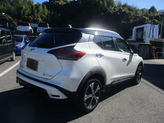 キックス Ｘ　ツートーンインテリアエディション　ワンオーナー車　禁煙車　純正９インチナビ　アラウンドビューモニター　プロパイロット　エマージェンシーブレーキ　インテリジェントミラー　シートヒーター　クルーズコントロール（5枚目）