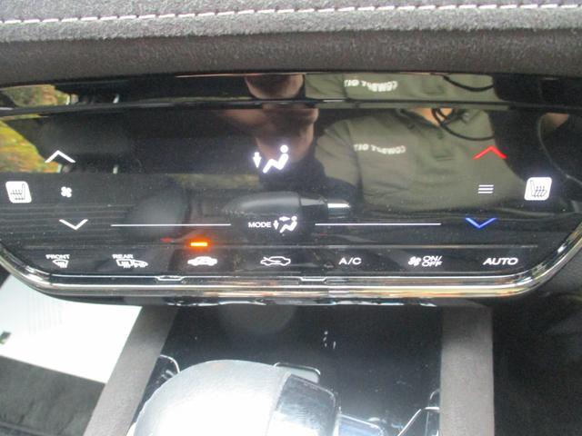 ヴェゼル ＲＳ・ホンダセンシング　ワンオーナー車　禁煙車　純正８インチナビ　バックカメラ　シートヒーター　安全装備　電格ミラー　スペアキー　ステアリングリモコン　クルーズコントロール　ＥＴＣ（19枚目）