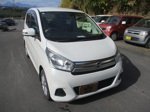 デイズ Ｘ　モカセレクション　禁煙車　純正７インチナビ　バックカメラ　スペアキー　アイドリングストップ　電格ミラー　ステアリングリモコン　プッシュスタート（5枚目）