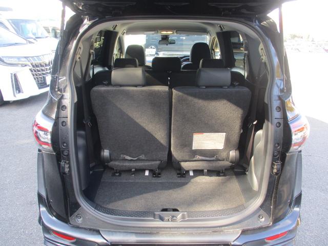 シエンタ Ｇ　クエロ　ワンオーナー車　禁煙車　モデリスタ　スペアキー　純正９インチナビ　フルセグＴＶ　ＴＶキャンセラー　全方位カメラ　両側パワースライドドア　ＥＴＣ　オートハイビーム　ステアリングリモコン（9枚目）