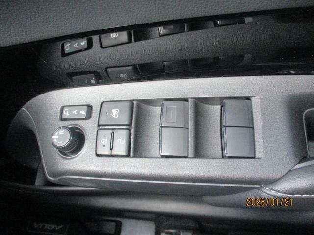 アクア Ｚ　１０．５インチ純正ディスプレイオーディオ　全方位カメラ　ＥＴＣ　前後ドライブレコーダー　ＢＳＭ　ＡＣ１００Ｖ　フルセグＴＶ　ＴＶキャンセラー　クルーズコントロール　ステアリングリモコン（18枚目）