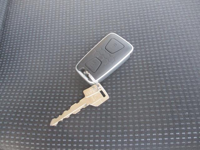 キャンター 全低床　平ボディ小型　スペアキー　オートライト　アイドリングストップ（14枚目）