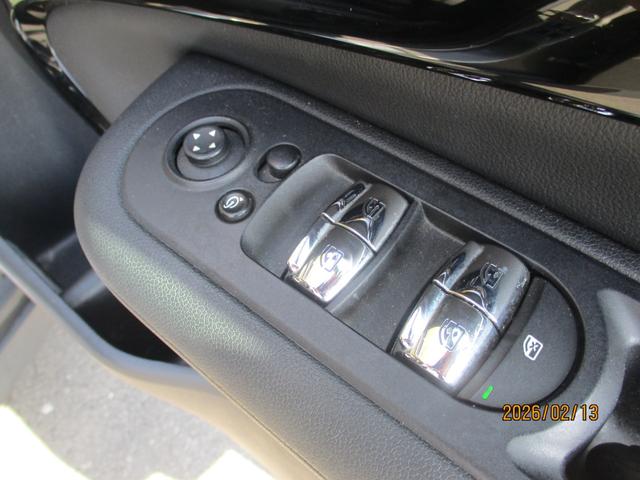 MINI クーパーD クラブマン シートヒーター クルーズコントロール オートライト Fドライブレコーダ- スペアキー(14枚目)