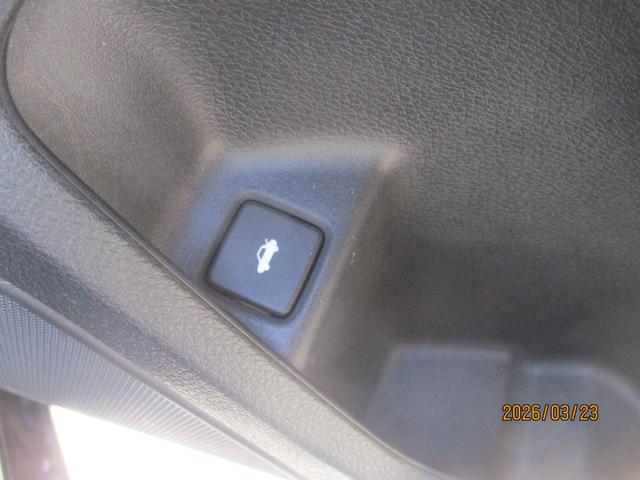 インサイト EX・ブラックスタイル 禁煙車 シートヒーター フルセグTV バックカメラ BSM クルーズコントロール ステアリングリモコン オートライト プッシュスタート(16枚目)