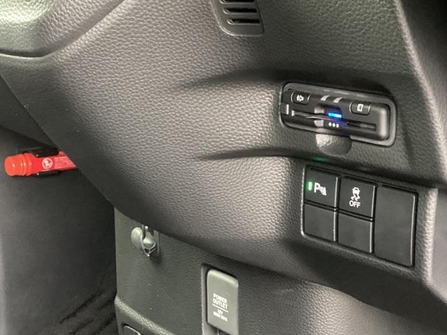 Ｎ－ＢＯＸカスタム Ｌ　ナビ　フルセグ　リヤカメラ　衝突軽減　エアコン　キーフリー　ＤＶＤ再生　オートクルーズ　パワーステアリング　運転席シートヒーター　Ｂカメラ　スマキー　ＵＳＢポート　ベンチシート　ＬＥＤヘッド　ＥＴＣ（11枚目）
