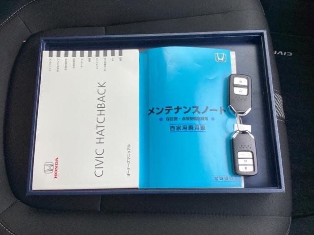シビック ハッチバック　衝突被害軽減　バックガイドモニター　フルオートエアコン　キーレスエントリー　ＥＳＣ　Ａクルコン　サイドエアバック　スマ－トキ－　ナビＴＶ　地デジフルセグ　パワーウインドウ　ＬＥＤライト（19枚目）