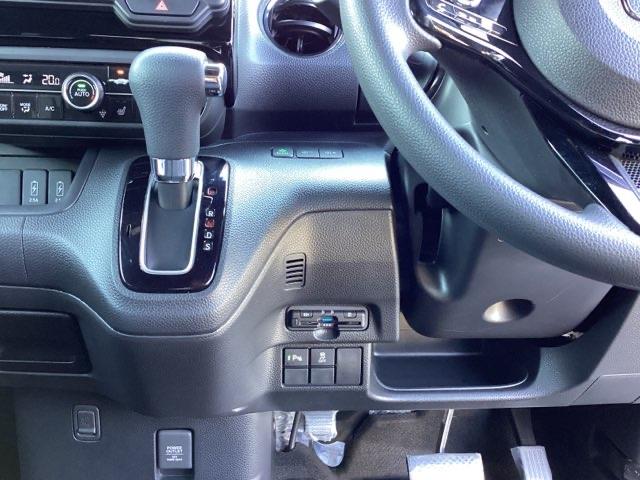 Ｎ－ＢＯＸカスタム Ｌ　ディスプレイオーディオ　リヤカメラ　Ｉストップ　片側電動両側スライドドア　キーレスエントリー　ＳＲＳ　Ｂカメ　リアコーナーセンサー　メンテナンスノート　前席シートヒーター　横滑り防止機能　スマキー（13枚目）