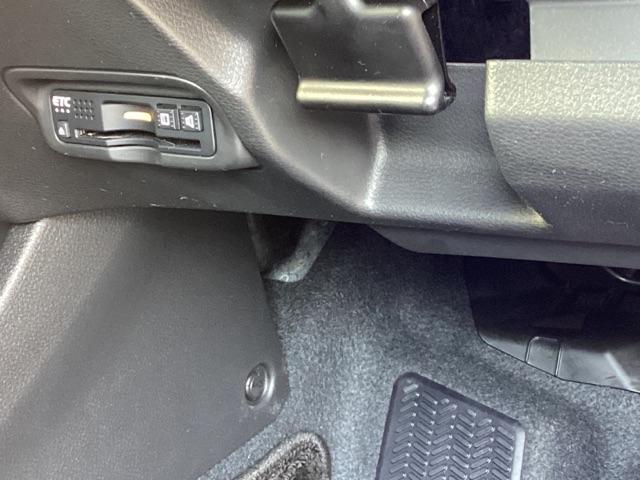 ヴェゼル ＲＳ・ホンダセンシング　ナビ　フルセグ　盗難防止　バックモニター　サイドエアバック　スマ－トキ－　シートヒータ　禁煙　ＬＥＤライト　地デジＴＶ　ドライブレコーダー装着車　フルオートエアコン　整備記録簿　ＤＶＤ　横滑り防止機能（14枚目）