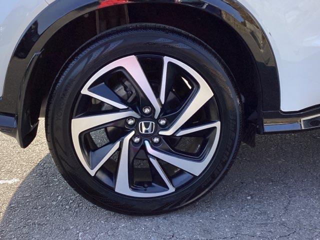 ヴェゼル ＲＳ・ホンダセンシング　ナビ　フルセグ　盗難防止　バックモニター　サイドエアバック　スマ－トキ－　シートヒータ　禁煙　ＬＥＤライト　地デジＴＶ　ドライブレコーダー装着車　フルオートエアコン　整備記録簿　ＤＶＤ　横滑り防止機能（23枚目）