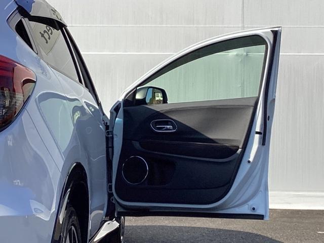 ヴェゼル ＲＳ・ホンダセンシング　ナビ　フルセグ　盗難防止　バックモニター　サイドエアバック　スマ－トキ－　シートヒータ　禁煙　ＬＥＤライト　地デジＴＶ　ドライブレコーダー装着車　フルオートエアコン　整備記録簿　ＤＶＤ　横滑り防止機能（30枚目）