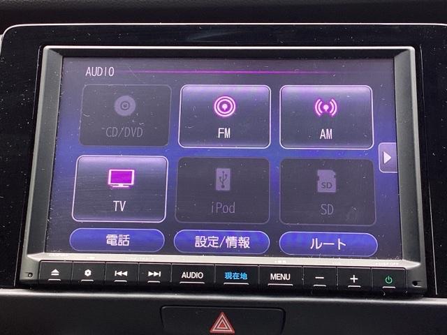 フィット e:HEVホーム メモリーナビ ドラレコ ETC 前後誤発進抑制機能 クリソナ 助手席エアバッグ 運転席エアバッグ アイドリングストップ 禁煙 LEDライト USB接続 バックカメラ ABS サイドエアバッグ 記録簿(11枚目)