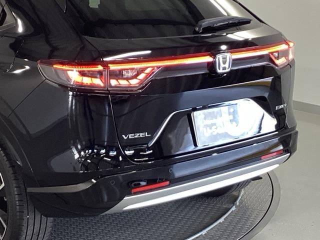 ヴェゼル ｅ：ＨＥＶＺ　純正メモリーナビ　リアカメラ　ＥＴＣ　衝突回避支援ブレーキ機能　スマキ　Ｐトランク　フルオートエアコン　エアバッグ　両席エアバック　Ｒカメ　記録簿付　パワーウィンドウ　ＬＥＤランプ　ソナー　クルーズＣ（30枚目）