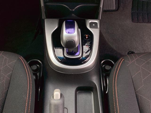 フィットハイブリッド Ｓパッケージ　メモリーナビ　ＥＴＣ　リアカメラ　点検記録簿　サイドエアバック　ＵＳＢ　ＶＳＡ　クルコン　地デジＴＶ　イモビライザー　パワーウィンドウ　スマキー　ＤＶＤ再生　ナビＴＶ　Ｗエアバック　パワステ　ＡＡＣ（15枚目）