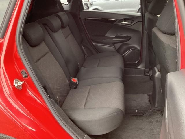 フィットハイブリッド Ｓパッケージ　メモリーナビ　ＥＴＣ　リアカメラ　点検記録簿　サイドエアバック　ＵＳＢ　ＶＳＡ　クルコン　地デジＴＶ　イモビライザー　パワーウィンドウ　スマキー　ＤＶＤ再生　ナビＴＶ　Ｗエアバック　パワステ　ＡＡＣ（18枚目）