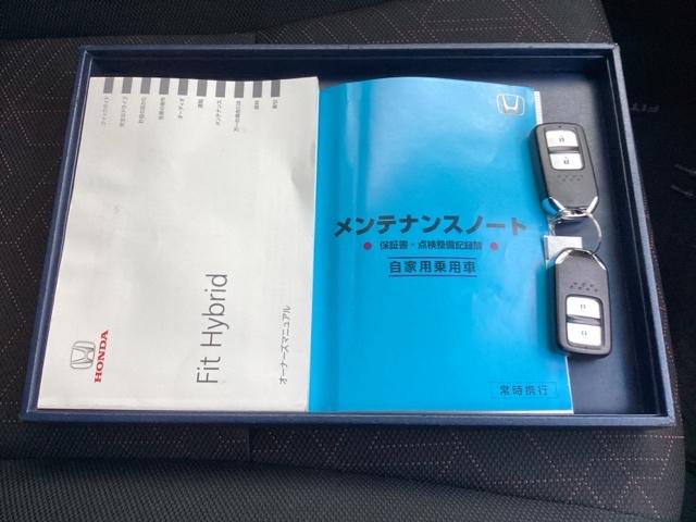 フィットハイブリッド Ｓパッケージ　メモリーナビ　ＥＴＣ　リアカメラ　点検記録簿　サイドエアバック　ＵＳＢ　ＶＳＡ　クルコン　地デジＴＶ　イモビライザー　パワーウィンドウ　スマキー　ＤＶＤ再生　ナビＴＶ　Ｗエアバック　パワステ　ＡＡＣ（20枚目）
