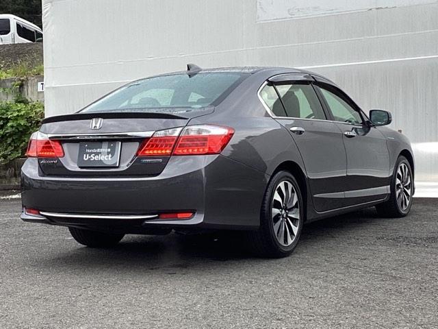 アコードハイブリッド ＥＸ　ＨＤＤナビ　リアカメラ　シートヒーター　リヤカメラ　衝突軽減システム　本革　盗難防止装置　パワーウィンドウ　地デジ　ＵＳＢ　ＬＥＤ　ＤＶＤ再生　記録簿　オートエアコン　ナビＴＶ　パワーステアリング（9枚目）