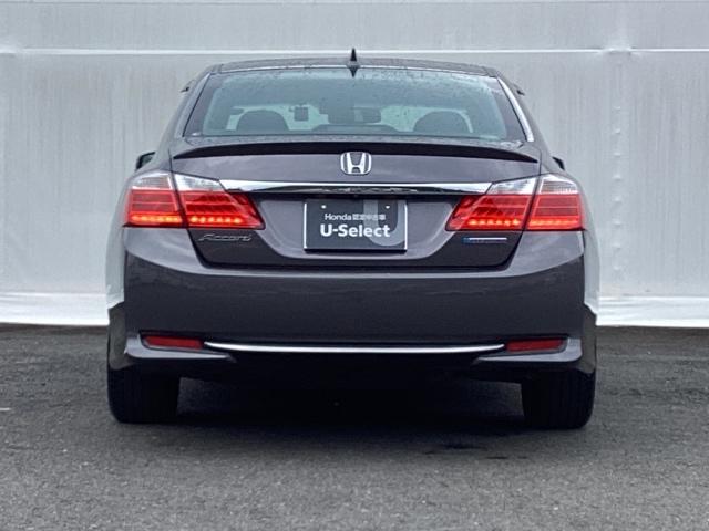 アコードハイブリッド ＥＸ　ＨＤＤナビ　リアカメラ　シートヒーター　リヤカメラ　衝突軽減システム　本革　盗難防止装置　パワーウィンドウ　地デジ　ＵＳＢ　ＬＥＤ　ＤＶＤ再生　記録簿　オートエアコン　ナビＴＶ　パワーステアリング（10枚目）