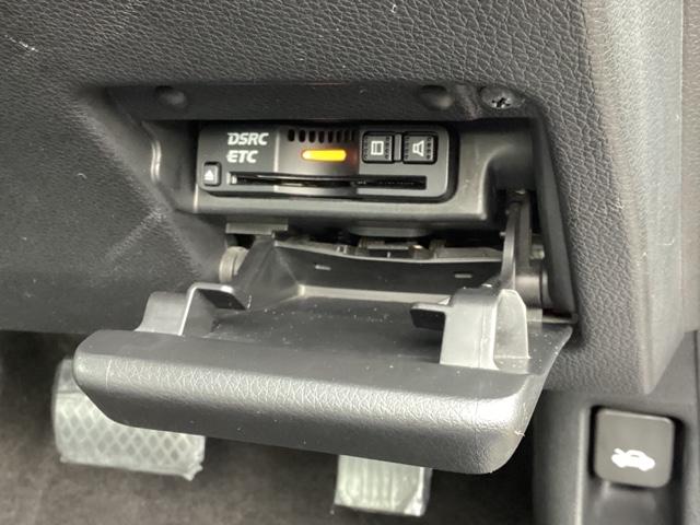 アコードハイブリッド ＥＸ　ＨＤＤナビ　リアカメラ　シートヒーター　リヤカメラ　衝突軽減システム　本革　盗難防止装置　パワーウィンドウ　地デジ　ＵＳＢ　ＬＥＤ　ＤＶＤ再生　記録簿　オートエアコン　ナビＴＶ　パワーステアリング（13枚目）