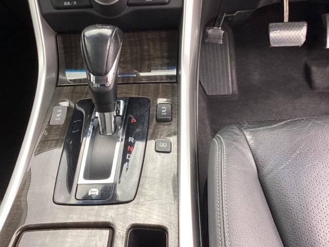 アコードハイブリッド ＥＸ　ＨＤＤナビ　リアカメラ　シートヒーター　リヤカメラ　衝突軽減システム　本革　盗難防止装置　パワーウィンドウ　地デジ　ＵＳＢ　ＬＥＤ　ＤＶＤ再生　記録簿　オートエアコン　ナビＴＶ　パワーステアリング（14枚目）