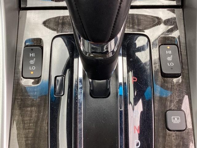 アコードハイブリッド ＥＸ　ＨＤＤナビ　リアカメラ　シートヒーター　リヤカメラ　衝突軽減システム　本革　盗難防止装置　パワーウィンドウ　地デジ　ＵＳＢ　ＬＥＤ　ＤＶＤ再生　記録簿　オートエアコン　ナビＴＶ　パワーステアリング（15枚目）