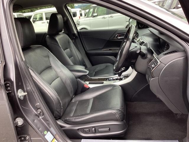 アコードハイブリッド ＥＸ　ＨＤＤナビ　リアカメラ　シートヒーター　リヤカメラ　衝突軽減システム　本革　盗難防止装置　パワーウィンドウ　地デジ　ＵＳＢ　ＬＥＤ　ＤＶＤ再生　記録簿　オートエアコン　ナビＴＶ　パワーステアリング（16枚目）