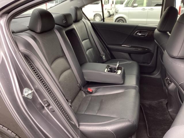 アコードハイブリッド ＥＸ　ＨＤＤナビ　リアカメラ　シートヒーター　リヤカメラ　衝突軽減システム　本革　盗難防止装置　パワーウィンドウ　地デジ　ＵＳＢ　ＬＥＤ　ＤＶＤ再生　記録簿　オートエアコン　ナビＴＶ　パワーステアリング（17枚目）