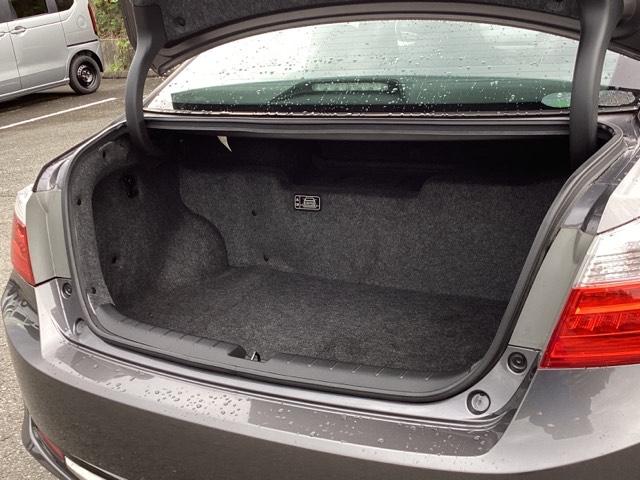 アコードハイブリッド ＥＸ　ＨＤＤナビ　リアカメラ　シートヒーター　リヤカメラ　衝突軽減システム　本革　盗難防止装置　パワーウィンドウ　地デジ　ＵＳＢ　ＬＥＤ　ＤＶＤ再生　記録簿　オートエアコン　ナビＴＶ　パワーステアリング（18枚目）